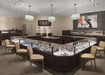 أكبر شركة لبيع المجوهرت في العالم تبيع 15 متجرًا في المملكة المتحدة بقيمة  53 مليون دولار