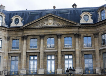 العثور على خاتم الماس قيمته 800 ألف دولار في مكنسة كهربائية بفندق ريتز بباريس