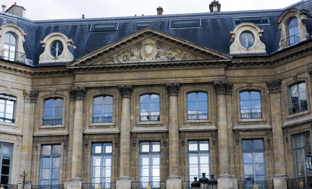 العثور على خاتم الماس قيمته 800 ألف دولار في مكنسة كهربائية بفندق ريتز بباريس