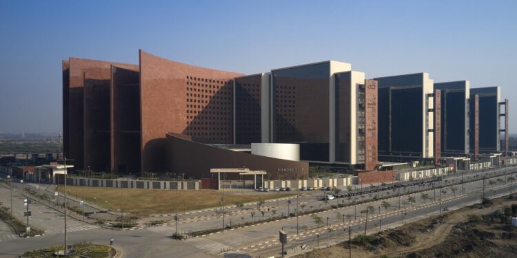 رسومات تفصيلية لـ”بورصة سورات للألماس” أكبر مبنى تجاري في العالم