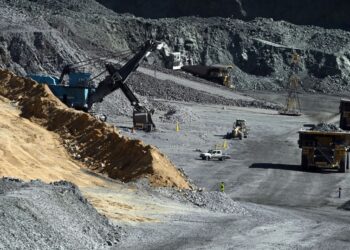 بوتسوانا و”دي بيرز” يوقعان اتفاقًا بقيمة مليار دولار لتوسيع استغلال منجم “جوانينج” للألماس