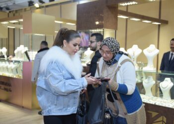 متعاملون: الشهادات الجديدة والبيع العكسي وراء تراجع أسعار الذهب