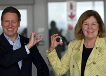 اجتماع قادة شركتي دي بيرز وسيجنت في بوتسوانا لمناقشة الفرص المستقبلية للماس الطبيعي