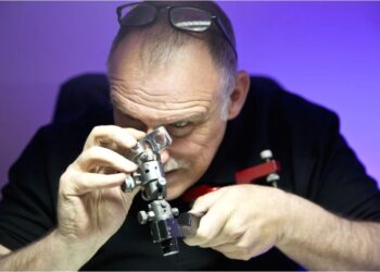 الاتحاد الأوروبي يفرض عقوبات على الرئيس التنفيذي لأكبر شركة روسية لاستخراج الألماس