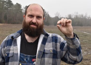 سائح فرنسي يعثر على ماسة وزنها 7.46 قيراط في حديقة أركنساس الأمريكية