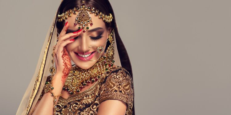 موسم الزفاف يعزز الطلب بمعرض الهند الدولي للمجوهرات