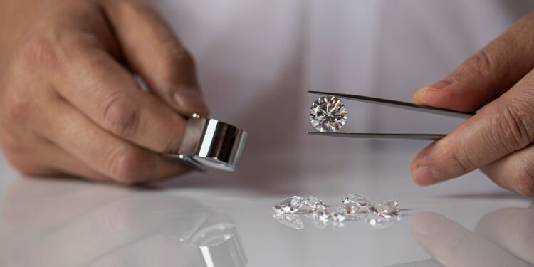 تباطؤ مبيعات الألماس بأسواق الولايات المتحدة الأمريكية خلال يناير الجاري