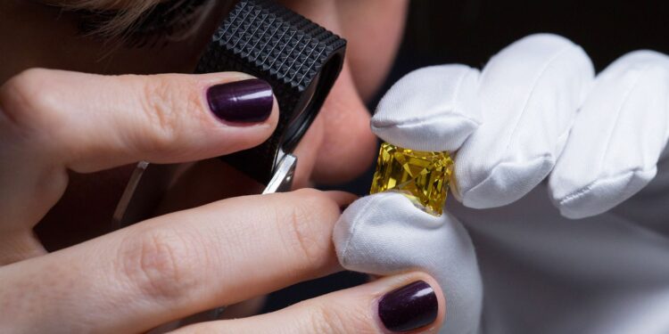 تقرير: العقوبات الجديدة على الألماس الروسي ستغير التجارة العالمية 88 تقرير: العقوبات الجديدة على الألماس الروسي ستغير التجارة العالمية