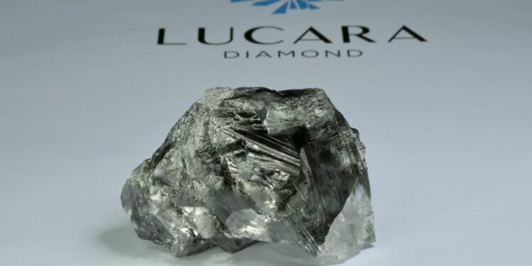 بعد ضغط حكومة بوتسوانا.."لوكارا ديموند" تفعل صفقة بيع الألماس مع "إتش بي أنتويرب" 88 بعد ضغط حكومة بوتسوانا..”لوكارا ديموند” تفعل صفقة بيع الألماس مع “إتش بي أنتويرب”