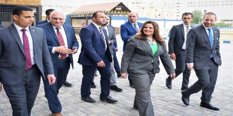 وزيرة الهجرة تزور أول مدرسة مصرية متخصصة في صناعة " الذهب والمجوهرات"  87 وزيرة الهجرة تزور أول مدرسة مصرية متخصصة في صناعة ” الذهب والمجوهرات”