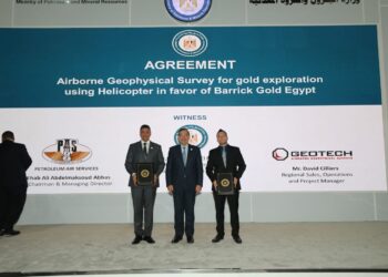 مصر تتوسع في البحث الجيوفيزيائي الجوي للتنقيب عن الذهب باستخدام طائرات «الهليكوبتر»