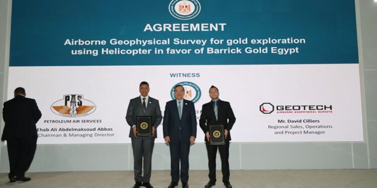 مصر تتوسع في البحث الجيوفيزيائي الجوي للتنقيب عن الذهب باستخدام طائرات «الهليكوبتر» 86 مصر تتوسع في البحث الجيوفيزيائي الجوي للتنقيب عن الذهب باستخدام طائرات «الهليكوبتر»