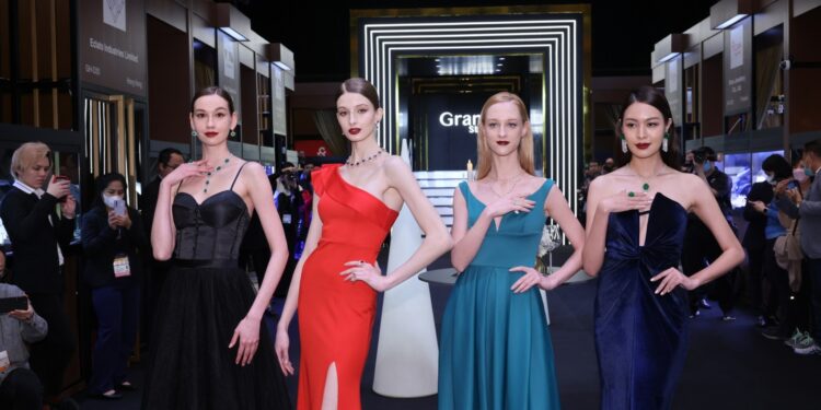 “هونج كونج” تستعيد مكانتها وتطلق معرضان للمجوهرات فبراير الجاري