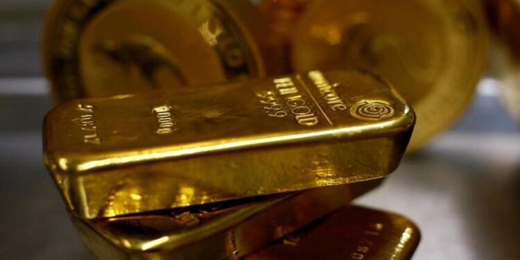 ارتفاع التضخم الأمريكي يهبط بأسعار الذهب دون 2000 دولار بالبورصة العالمية