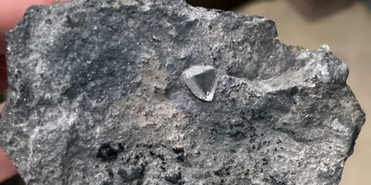 علماء يتوصلون لطريقة جديدة تبسط الكشف عن الألماس 88 علماء يتوصلون لطريقة جديدة تبسط الكشف عن الألماس