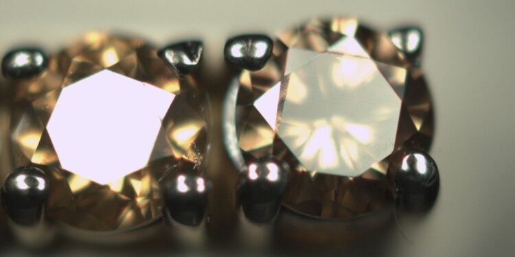 "جي إس آي" تحذر من بيع الألماس المصنع معمليًا على أنه ألماس طبيعي 90 “جي إس آي” تحذر من بيع الألماس المصنع معمليًا على أنه ألماس طبيعي