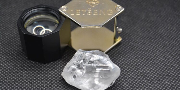 «جيم ديموندز» تكتشف ماسة تزن 113 قيراطًا في ليسوتو 86 «جيم ديموندز» تكتشف ماسة تزن 113 قيراطًا في ليسوتو