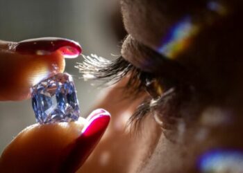 “دي بيرز ” تحذر من أن تعافي أسعار الألماس سيستغرق “بعض الوقت”