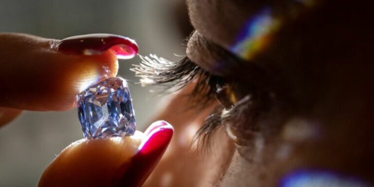 "دي بيرز " تحذر من أن تعافي أسعار الألماس سيستغرق "بعض الوقت" 88 “دي بيرز ” تحذر من أن تعافي أسعار الألماس سيستغرق “بعض الوقت”