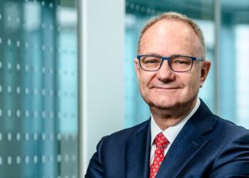 الرئيس السابق لـ “أنجلو أمريكان” ينضم إلى المجلس الاستشاري لـ “ديموند استاندر”