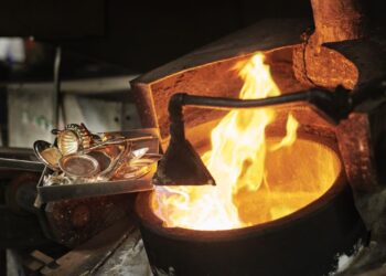 “باندورا” تعتزم تصنيع مجوهراتها من الذهب والفضة المعاد تدويرهما فقط بحلول منتصف العام