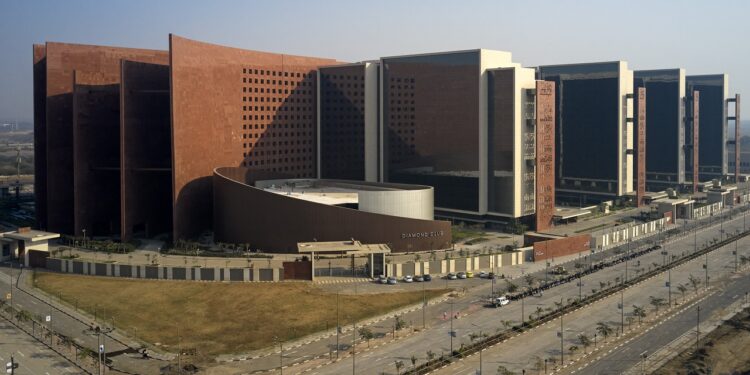 "كيران جيمز" الهندية تعيد فتح مكتبها في بورصة مومباي للألماس 87 “كيران جيمز” الهندية تعيد فتح مكتبها في بورصة مومباي للألماس