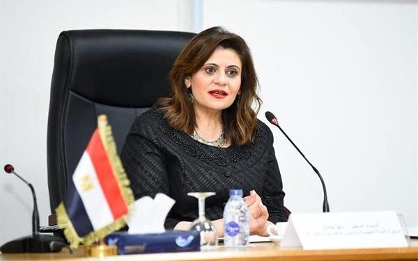 تراجع تحويلات المصريين في الخارج إلى 22 مليار دولار خلال 2023 87 تراجع تحويلات المصريين في الخارج إلى 22 مليار دولار خلال 2023