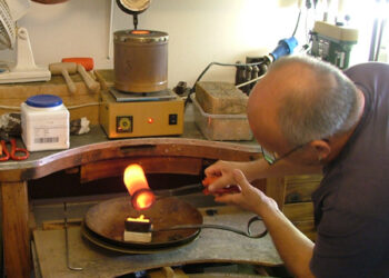 ضبط عصابة للتنقب عن الذهب بطرق غير شرعية بالبحر الأحمر