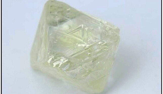 "أيه جي دي" الروسية تكتشف ماسة كبيرة الحجم يبلغ وزنها 52 قيراطًا 88 “أيه جي دي” الروسية تكتشف ماسة كبيرة الحجم يبلغ وزنها 52 قيراطًا