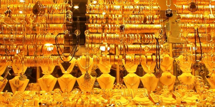 «آي صاغة»: تراجع طفيف في أسعار الذهب وسط ترقب الأسواق لمصير الفائدة الأمريكية اليوم