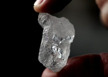 ” أوثينتى” منصة رقمية جديدة لتتبع الألماس ومنشأه