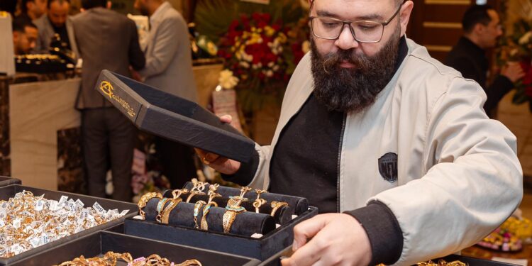 بلومبرج: 5 مؤشرات يجب متابعتها بعد ارتفاع أسعار الذهب لمستوى قياسي بالبورصة العالمية