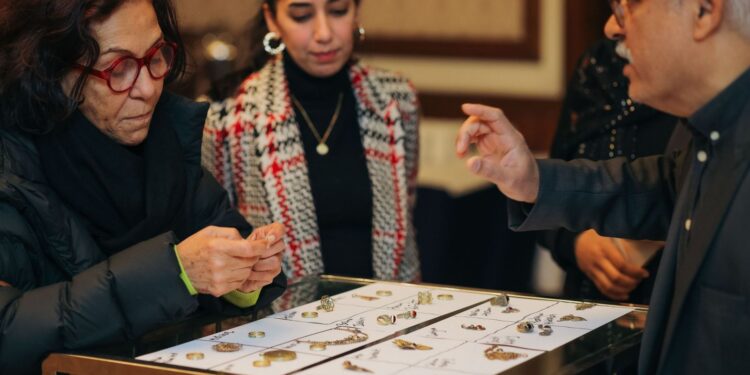 «عزة فهمي» و«دروسوس»، يقيمان حفل تخريج مشروع « تأهيل شباب حرفيين في مجال صناعة الحلي» 97 «عزة فهمي» و«دروسوس»، يقيمان حفل تخريج مشروع « تأهيل شباب حرفيين في مجال صناعة الحلي»
