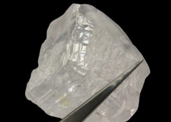 «لوكابا ديموند» تكتشف حجرًا من الألماس يزن 203 قيراط في أنجولا