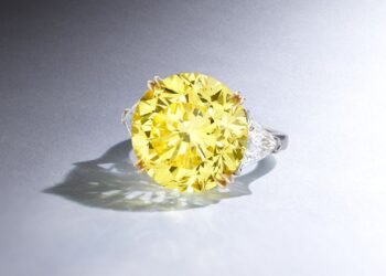 ماسة صفراء معروضة للبيع ومن المتوقع أن تحقق 1.3 مليون دولار