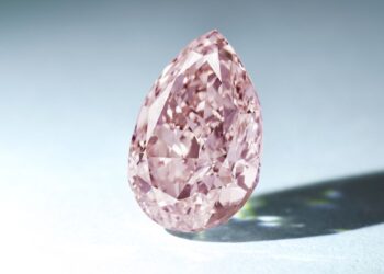 مزادات “بولي” تعرض خاتم من الألماس الوردي يصل سعره إلى 2.3 مليون دولار