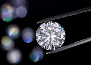 العلماء يضغطون الألماس لصنع مادة أكثر صلابة