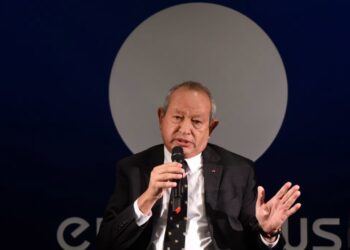 نجيب ساويرس يتوقع ارتفاع الذهب إلى مستوى 3000 دولار