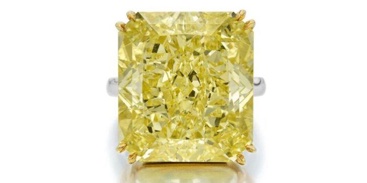 مزاد “سوثبي” للمجوهرات في نيويورك يحقق 8.4 مليون دولار