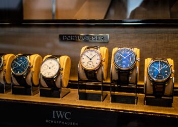 صادرات الساعات السويسرية تنخفض للمرة الأولى منذ أكثر من عامين