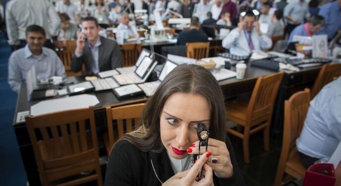 الألماس باسم آخر... الجدل الدائر حول الألماس المصنع معمليًا 87 الألماس باسم آخر… الجدل الدائر حول الألماس المصنع معمليًا