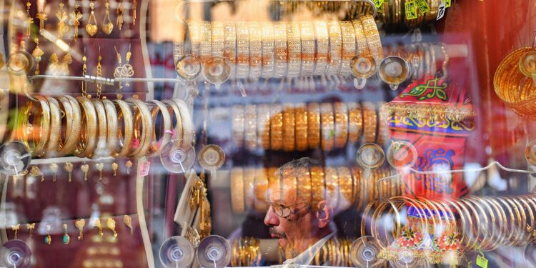 «آي صاغة»: 2.3 % تراجعًا في أسعار الذهب بالبورصة العالمية خلال أسبوع 90 «آي صاغة»: 2.3 % تراجعًا في أسعار الذهب بالبورصة العالمية خلال أسبوع