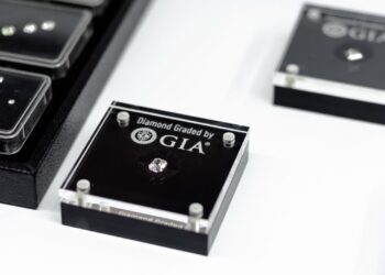 “جيويلرز ميوتشوال” تطلق منحة تعليم  علوم الأحجار الكريمة بقيمة 50 ألف دولار