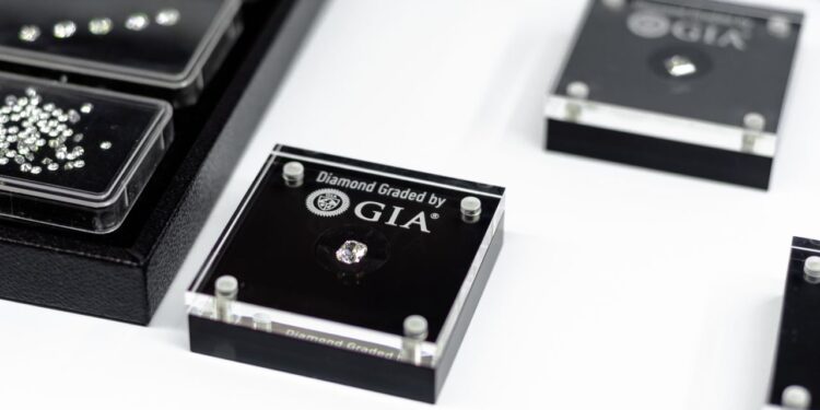 “جيويلرز ميوتشوال” تطلق منحة تعليم  علوم الأحجار الكريمة بقيمة 50 ألف دولار