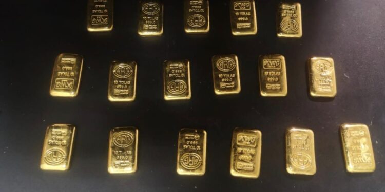 الجمارك: ضبط 2 كيلو جرام من سبائك الذهب مهربة عبر مطار القاهرة 88 الجمارك: ضبط 2 كيلو جرام من سبائك الذهب مهربة عبر مطار القاهرة