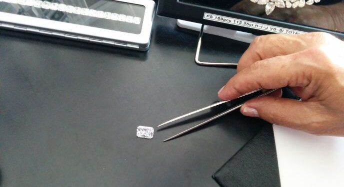 موقف فاتر للولايات المتحدة بشأن حظر الألماس الروسي بعد رد الفعل العنيف من المصنعين 88 موقف فاتر للولايات المتحدة بشأن حظر الألماس الروسي بعد رد الفعل العنيف من المصنعين