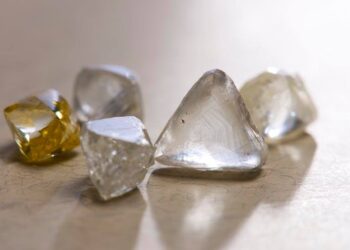 شراكة بين دي بيرز وسيجنيت لتعزيز الطلب على الألماس الطبيعي