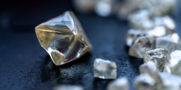 دي بيرز تتطلع لانتعاش سوق الألماس الخام على المدى الطويل وسط انخفاض المبيعات 88 دي بيرز تتطلع لانتعاش سوق الألماس الخام على المدى الطويل وسط انخفاض المبيعات