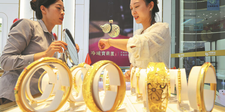 بغرض التحوط.. مشتريات الصينيين تدفع الذهب لأعلى مستوياته على الإطلاق