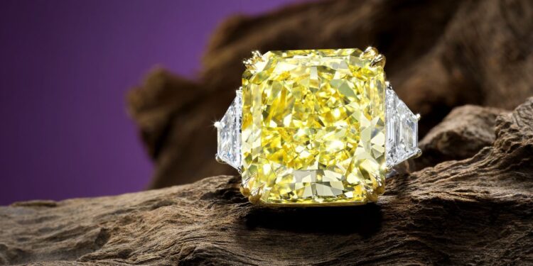 بونهامز تعرض خاتمًا من الألماس سعره 2.3 مليون دولار في مزاد هونج كونج 86 بونهامز تعرض خاتمًا من الألماس سعره 2.3 مليون دولار في مزاد هونج كونج